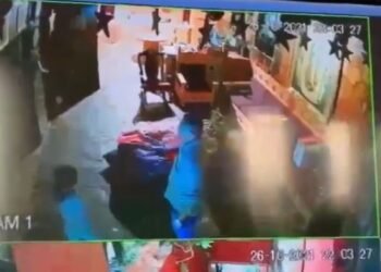Difunden video de sacerdote antes de presuntamente abusar de niño en Puebla