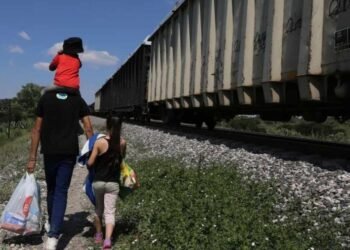 Miles de migrantes centroamericanos quedan varados en Zacatecas sobre “La Bestia”