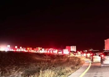Autoridades estatales agilizan el tráfico vehicular en Vícam