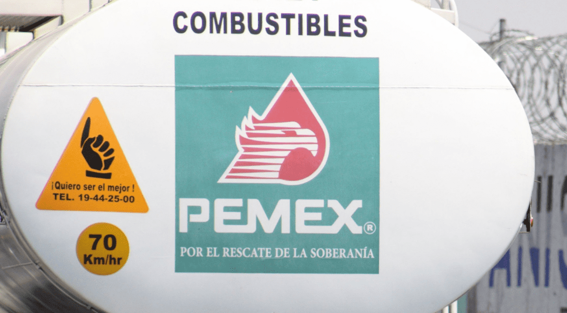 AMLO afirma que hay petróleo en México para tres sexenios más AMLO afirma que hay petróleo en México para tres sexenios más