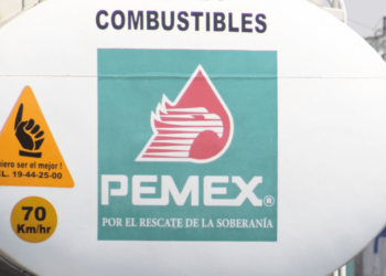 AMLO afirma que hay petróleo en México para tres sexenios más