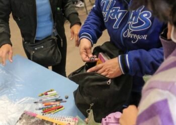 Vapeadores y armas punzo cortantes lo que más encuentran en operación mochila en Cajeme