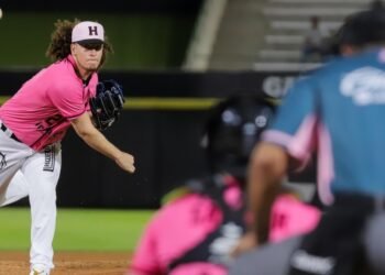Se reanuda serie semifinal entre Naranjeros y Águilas en Mexicali