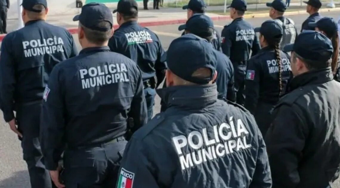 Premia gobernador a policías estatales Premia gobernador a policías estatales