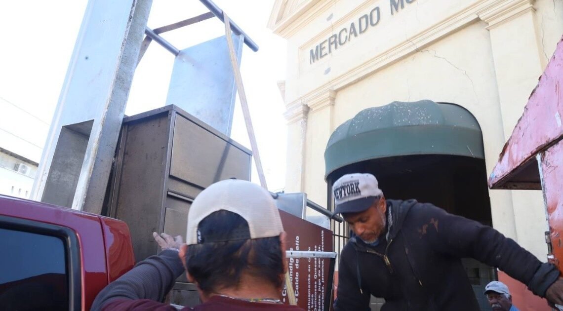 Locatarios del Mercado Municipal inician la mudanza; abrirán el sábado