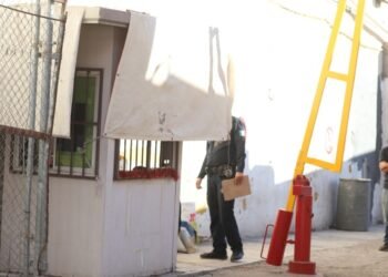 Retira dinero del banco y minutos después la asaltan