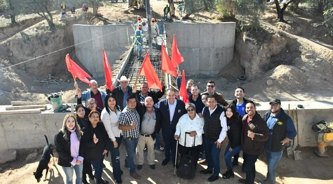 Hermosillo: Supervisa Antonio Astiazarán avances en puente peatonal de la colonia La Antorcha