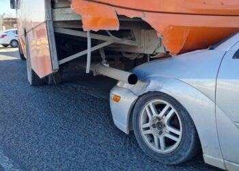 Choque entre autobús “Mayitos” y auto en bulevar Morelos: este fué el resultado del accidente
