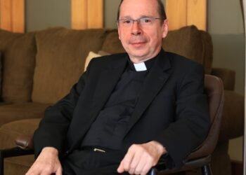 Llama monseñor Fazio a vivir una fe más comprometida