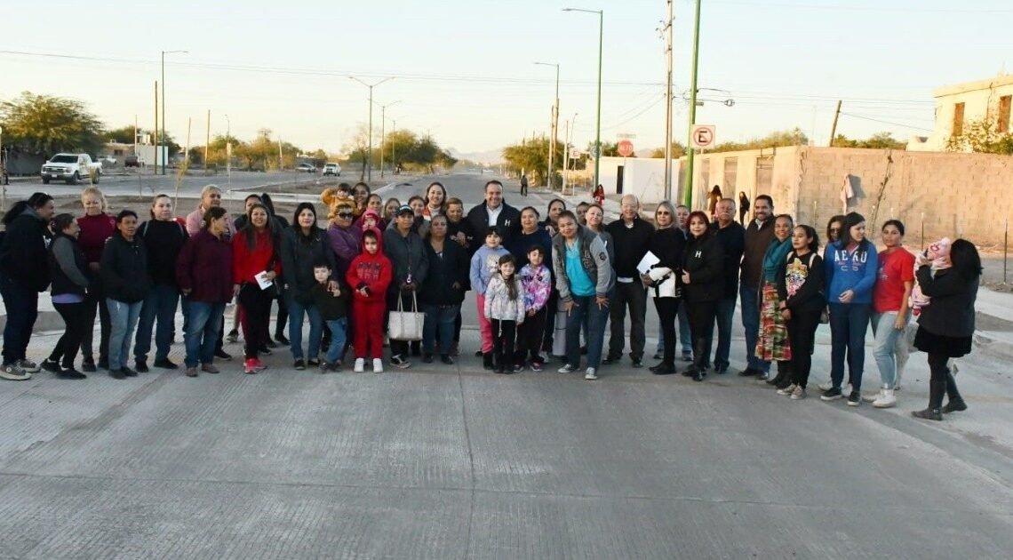 Entrega Astiazarán pavimentación en un tramo más del bulevar Las Quintas