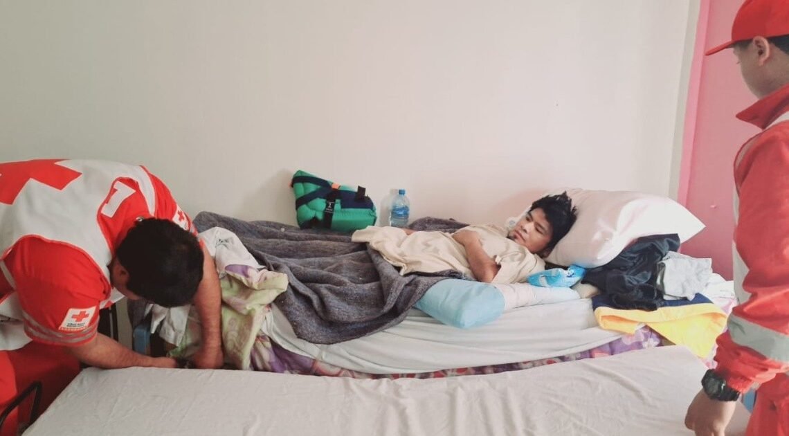 Nogales: Traslada Cruz Roja a migrante que cayó de muro fronterizo por buscar “sueño americano”