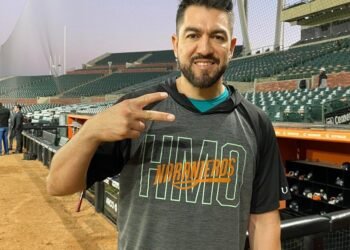 Sigue Agustín Murillo aportando a Naranjeros en playoffs