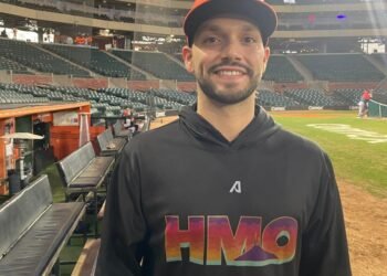 Compara César Salazar ‘walk off’ contra Águilas con su primer hit