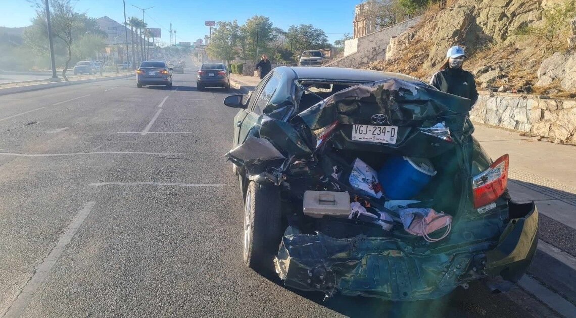 Hermosillo: Aparatoso accidente vehicular frente a la Casa de la Cultura deja una persona lesionada