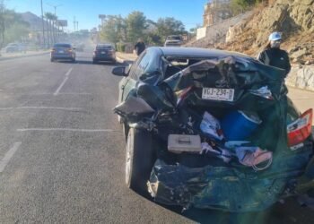 Hermosillo: Aparatoso accidente vehicular frente a la Casa de la Cultura deja una persona lesionada