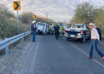 Choque frontal en la carretera Real del Alamito: Varias personas lesionadas