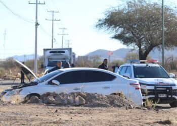 Hermosillo: Volcamiento en avenida Xolotl deja como saldo una persona lesionada