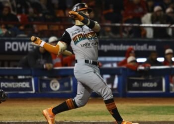 ¡Naranjeros barren a Águilas y van a la final de la LMP!