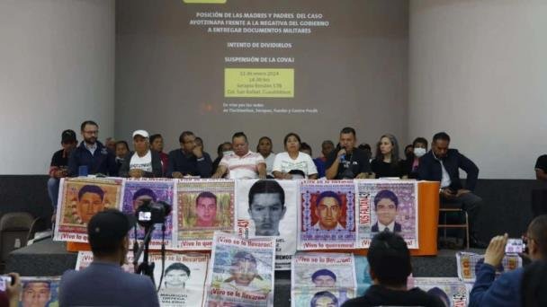 Padres de los 43 normalistas se retiraron de la mesa de dialogo con Segob Padres de los 43 normalistas se retiraron de la mesa de dialogo con Segob