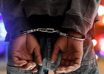 Caminaba por calles del Sahuaro Indeco con un arma