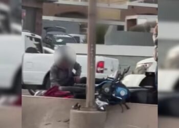 Sacan de su domicilio a hombre de la tercera edad para golpearlo