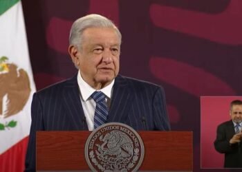 Salario mínimo magisterial y desaparecer autónomos, propone AMLO