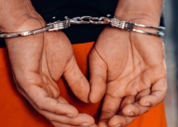Mujer llega a su casa y encuentra a ladrón: logra entregarlo a la policía en Hermosillo