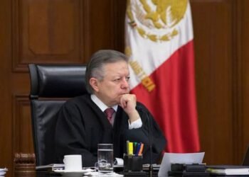 Arturo Zaldivar dice que no renunciará a su pensión