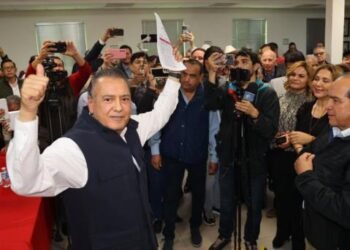 Beltrones se registra como aspirante a la candidatura del Senado en el PRI
