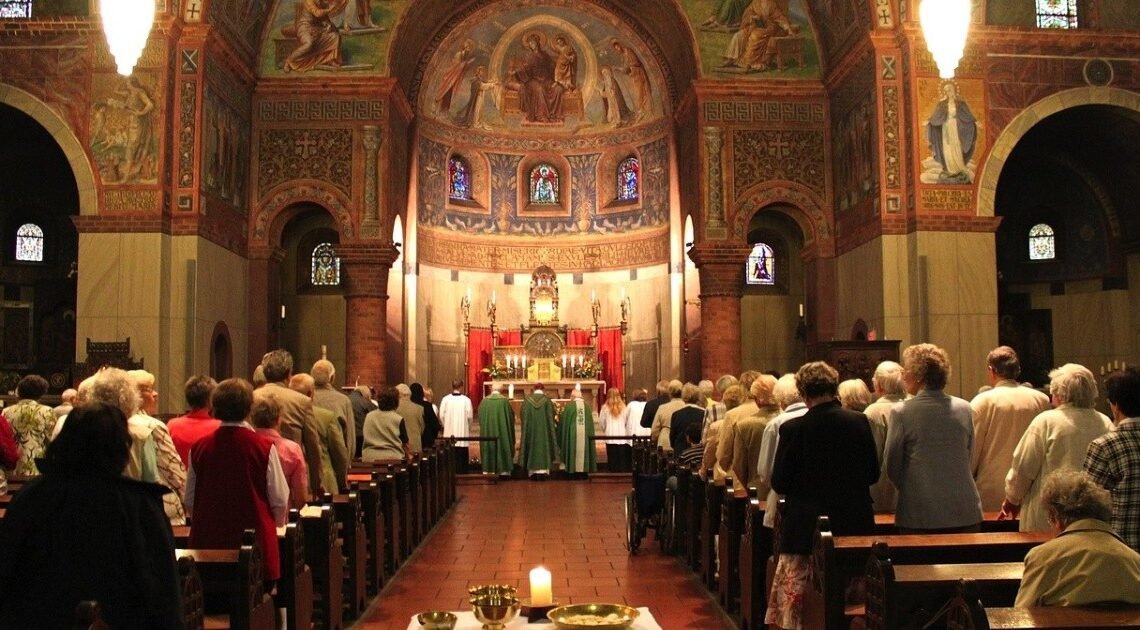 La Iglesia Católica debería “pensar seriamente” en permitir que los sacerdotes se casen: Asesor del papa