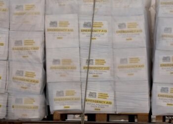Ayuda para civiles y medicamentos para rehenes israelíes llegan a Gaza según acuerdo de Catar