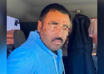 Hombre es detenido por amenazar a su pareja e intentar matar con cuchillo a su hijo de 12 años en Álamos