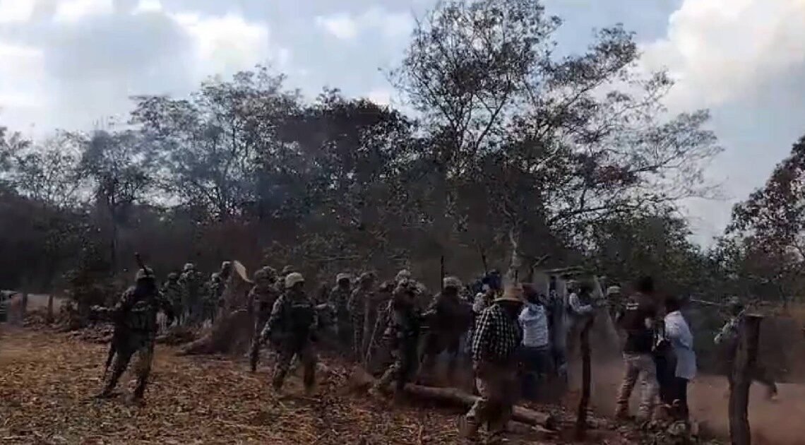 VIDEOS: Campesinos se enfrentan a militares en sierra de Chiapas por supuestos vínculos con el crimen