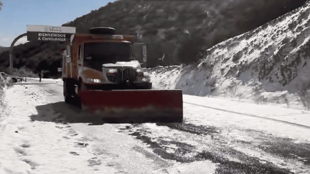 Protección Civil retira nieve y hielo en el Puerto San Luis Protección Civil retira nieve y hielo en el Puerto San Luis
