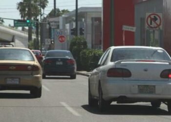 En este cruce de Hermosillo la vuelta continua a la derecha está prohibida