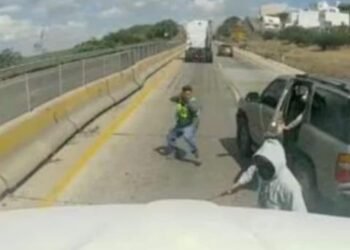 Registran bloqueo en Guanajuato; hieren a policía y matan a 3 personas
