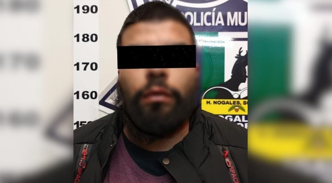 Hombre desencadena violenta agresión hacia su novia y un policía