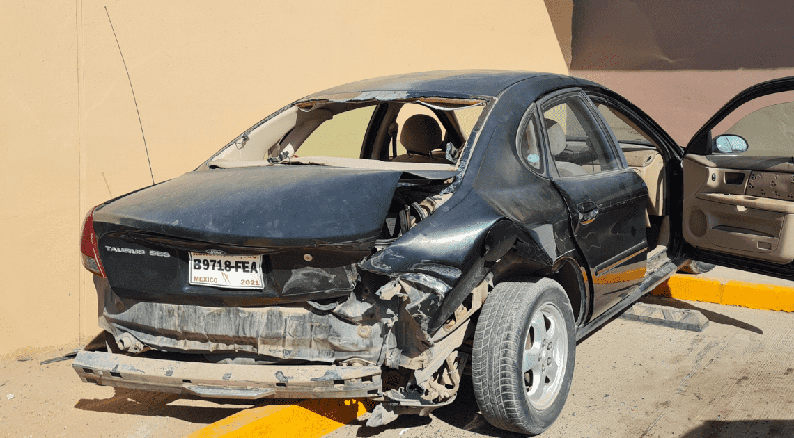 Hermosillo: Conductor choca su auto contra otro vehículo y se da a la fuga; peatón resulta lesionado Hermosillo: Conductor choca su auto contra otro vehículo y se da a la fuga; peatón resulta lesionado