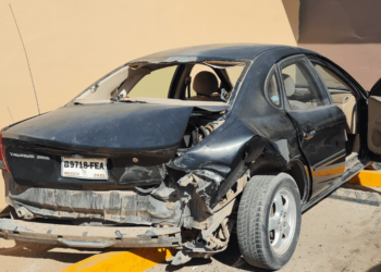 Hermosillo: Conductor choca su auto contra otro vehículo y se da a la fuga; peatón resulta lesionado