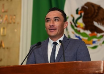 Exaspirante de Morena encañona con arma a funcionarias del INE en Iztapalapa