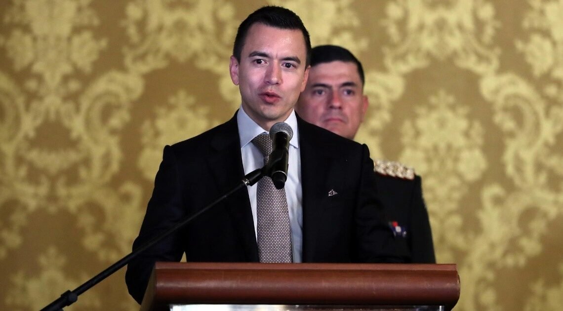 Presidente de Ecuador propone aumento del IVA al 15% para “financiar medidas de seguridad”
