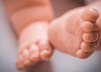 Niñera droga a familia y se roba una bebé recién nacida