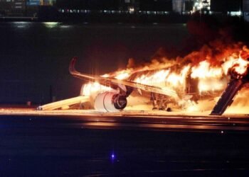 Choque de aviones en una pista de Japón | Noticias de México