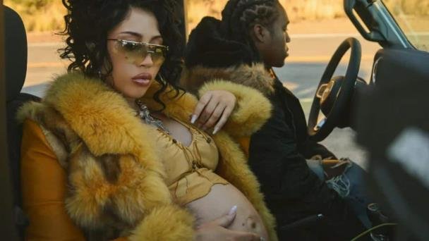 Kali Uchis dió a conocer mediante instagram que esta embarazada Kali Uchis dió a conocer mediante instagram que esta embarazada