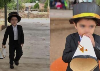 El pequeño Liam enamora las redes sociales con su traje de pregonero