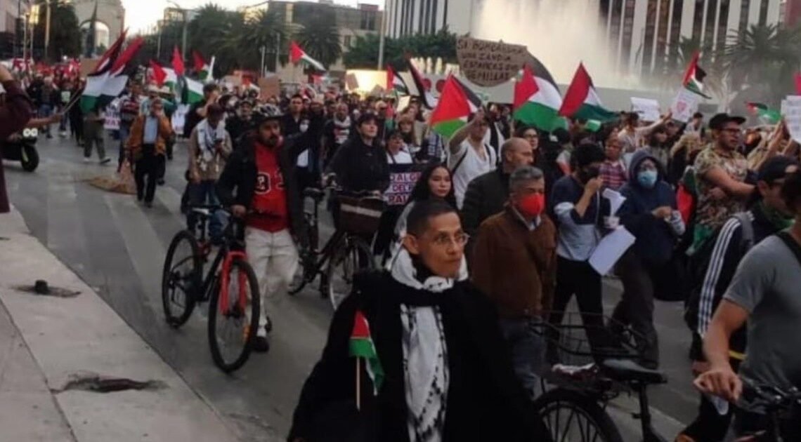Tras cien días de guerra, marchan en CDMX para apoyar a Palestina