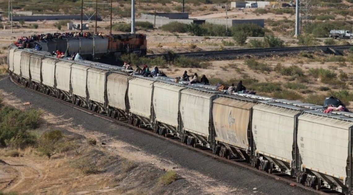 Niño migrante africano de ocho años muere tras caer del techo de tren en Sinaloa Niño migrante africano de ocho años muere tras caer del techo de tren en Sinaloa