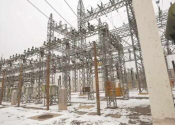 Frente frío deja sin electricidad a 47 mil hogares y negocios en Nuevo León