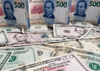 Precio del dólar hoy abre en 17.72 al mayoreo