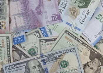 Precio del dólar abre en 17.16 pesos al mayoreo este viernes